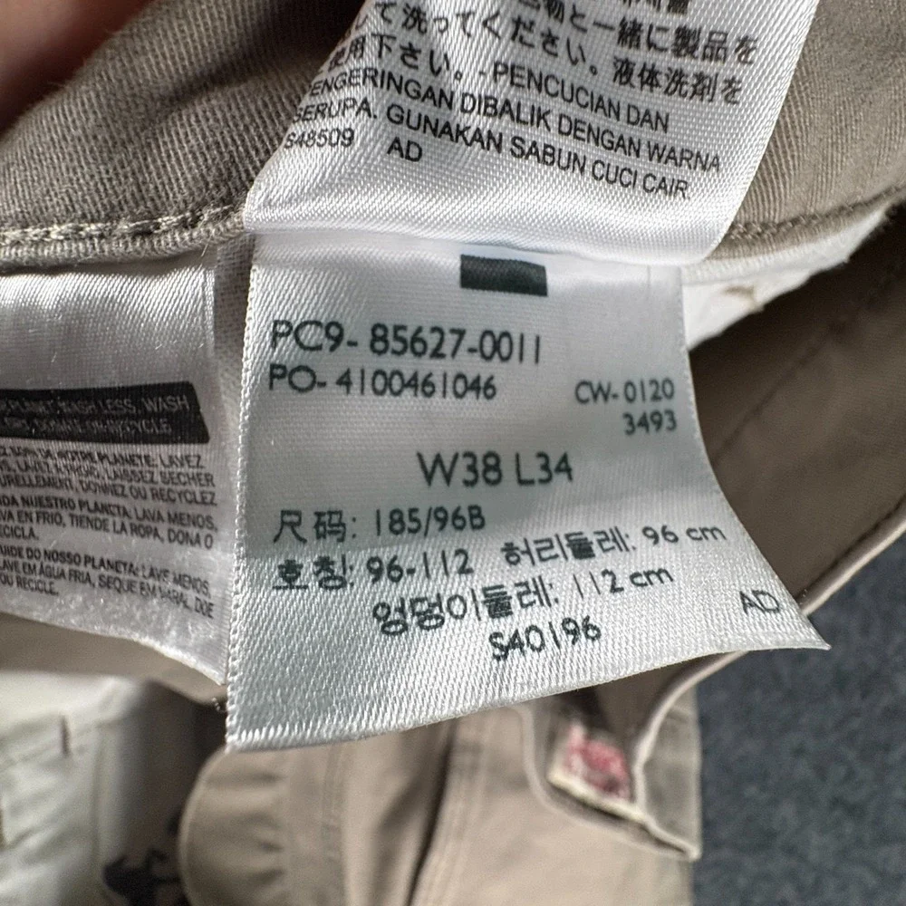 Levis photos detail carpenter